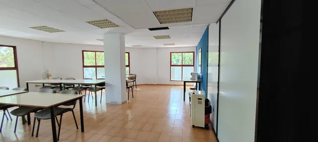 SE VENDE LOCAL ENTREPLANTA EN MUY BUENA ZONA CON TODOS LOS SERVICIOS A MANO — 14