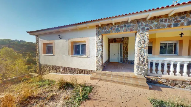 Chalet con placas solares en  zona las gaviotas — 30