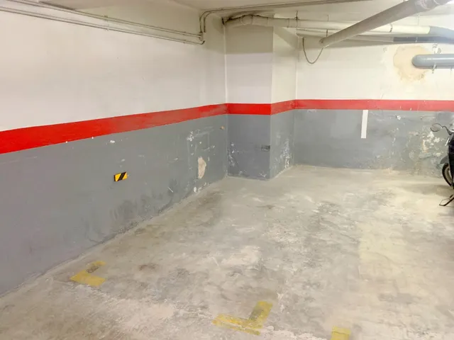 Se vende plaza de aparcamiento en Eixample / Sant Antoni (Barcelona). — 4