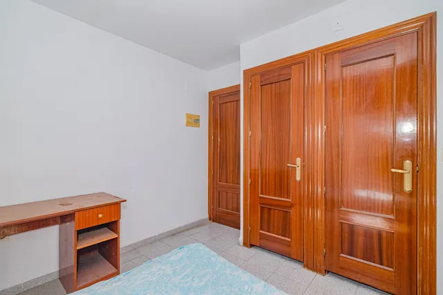 Amplio Chalet en Zaidín, Granada - Oportunidad de Inversión — 20