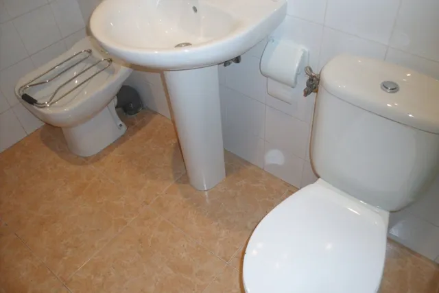Bajo comercial en Avda. Almaig - Ontinyent — 4