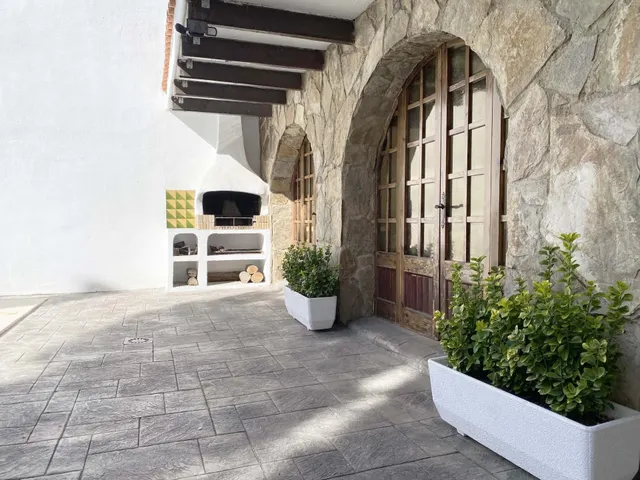 Chalet adosado en venta en Calle de Regàs — 42