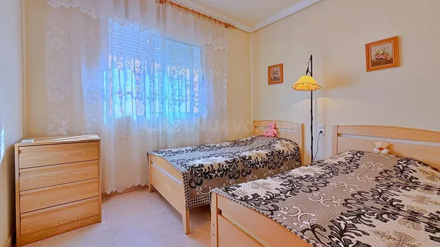 VILLA DE 4 DORMITORIOS 2 BAÑOS EN ORIHUELA COSTA (ROYAL PARK) — 38
