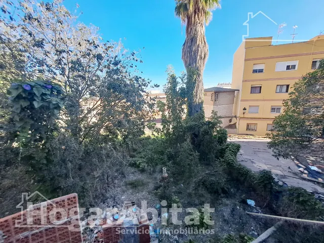AMPLIA CASA CON 2 TERRAZAS PARA REFORMAR EN EL CENTRO — 38