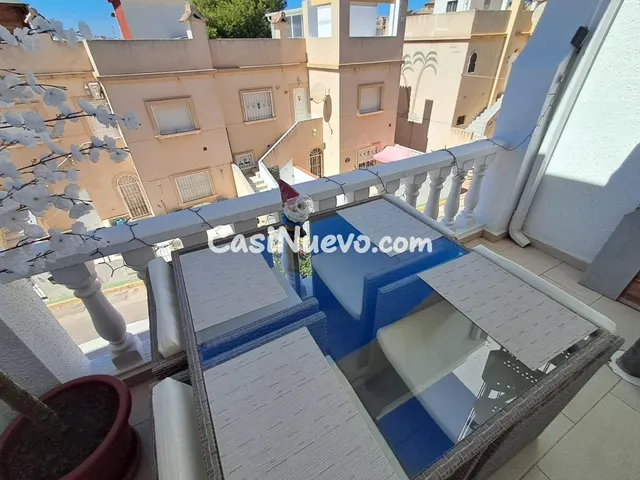 Elegante vivienda en Villamartín con terraza privada en la a - foto 4