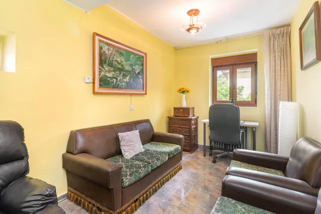 PISO BAJO + SEMI-SÓTANO EN VENTA EN CASORVIDA (LENA) — 28