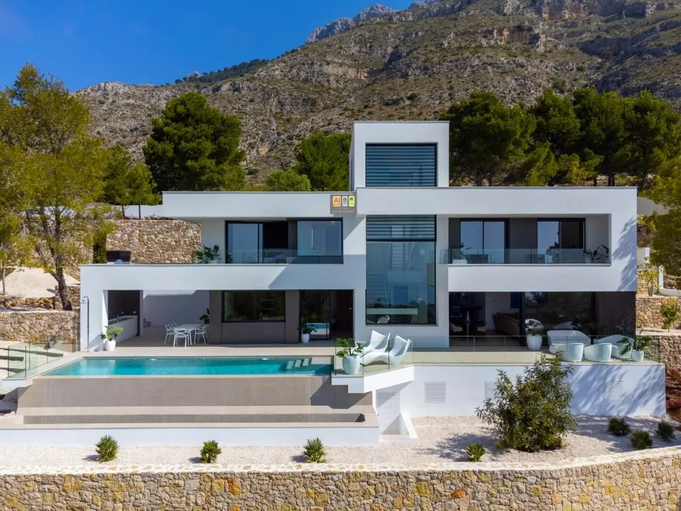 VILLA MODERNA CON PISCINA Y VISTAS AL MAR EN LA SIERRA DE ALTEA