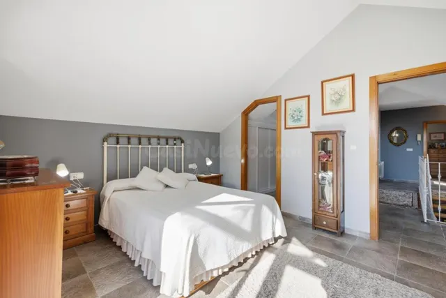 UNA JOYA EN PIEDRA GALLEGA EN EL CORAZÓN DE LAS RÍAS BAIXAS. 407 m2 construidos | Parcela: 1.626 m2 | Dormitorios: 4 | Baños: 3 — 44