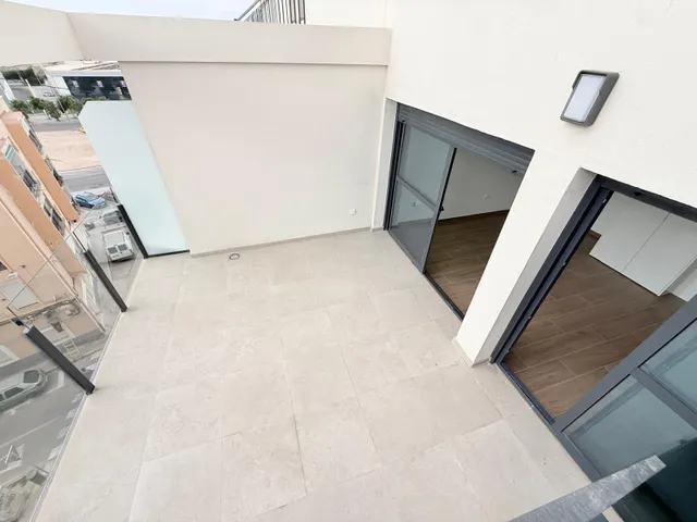 Luminoso apartamento semi-nuevo con terraza, piscina y parking — 29