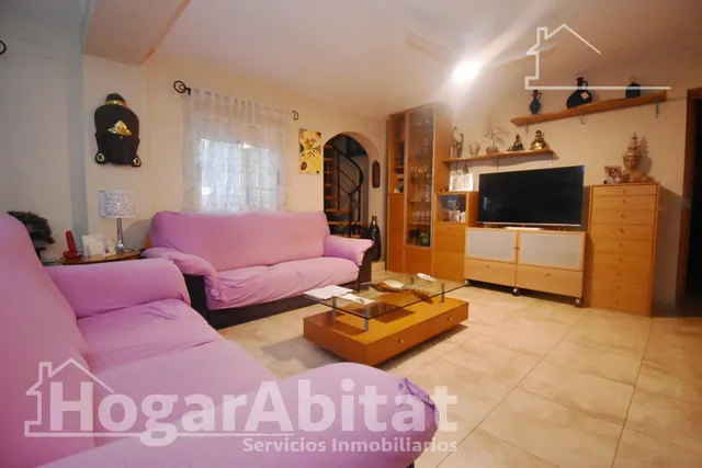 ¡Encantador Chalet! Muy amplio y sofisticado, con gran garaje, terraza, jardín y parcela — 34