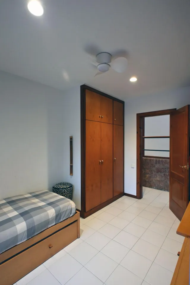 Chalet exclusivo en Tortosa con vistas a Els Ports, piscina y jardín privado — 23