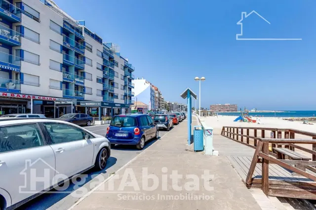 PRECIOSO ÁTICO CON DOS TERRAZAS, GARAJE Y PISCINA JUNTO AL MAR — 47
