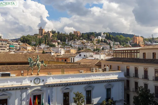 GRAN PISO EN PLAZA DEL CARMEN FRENTE AL AYUNTAMIENTO. — 3