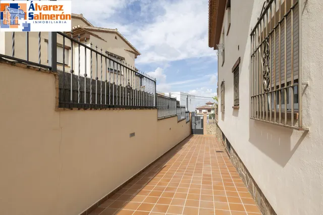 Ático en venta en La Zubia — 25