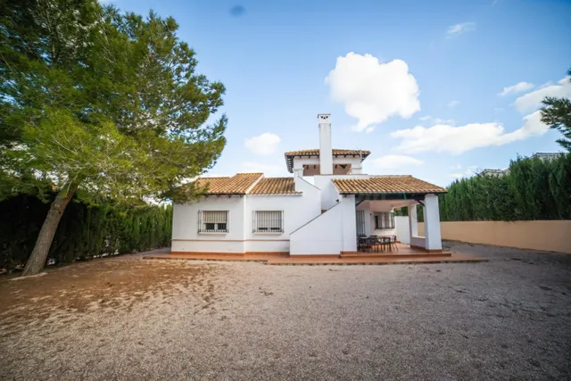 Casa unifamiliar de 3 dormitorios y 2 baños en Las Palas - foto 2