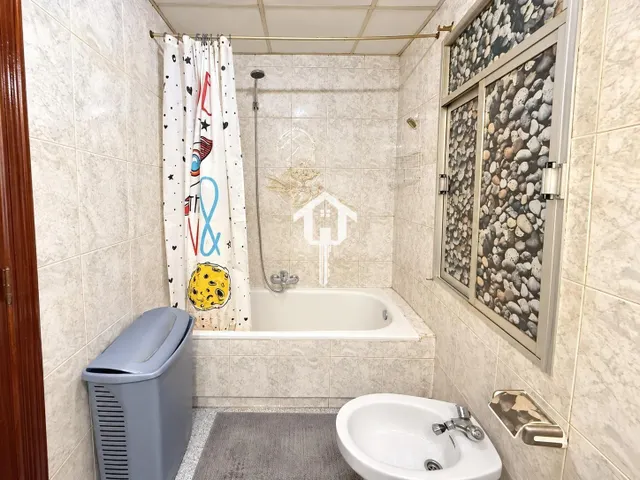Piso para reformar en venta en Alicante. zona de los ángeles, 2 habitaciones, salón, baño con bañera, 50m2, segunda planta sin ascensor. — 23