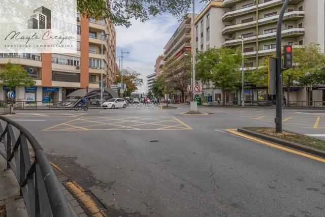 Piso de 87 m2 con 3 dormitorios en Pedro Antonio de Alarcón 27, junto a Recogidas — 47
