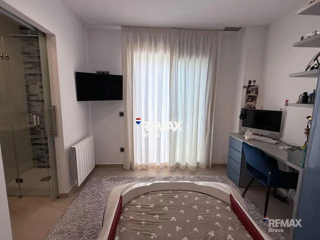 Preciosa casa independiente con pisicna — 21