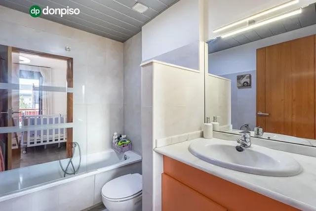 Amplia casa de 182 m2 con patio, gran sótano y a menos de 5 minutos del metro — 20