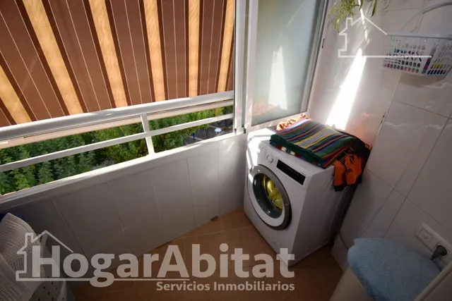 ¡LUZ A RAUDALES! AMPLIO, ALTO Y ESQUINERO CON BALCÓN Y DOS PLAZAS DE GARAJE — 9