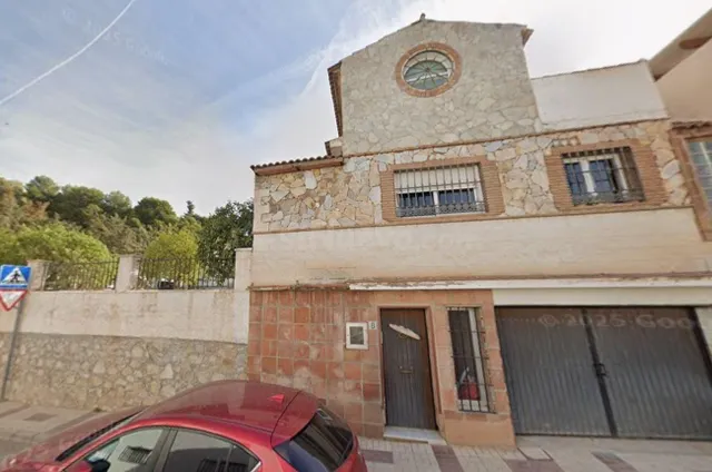 SE VENDE CASA OKUPADA EN Calle Poeta Cristobal Sarmiento Nº 
