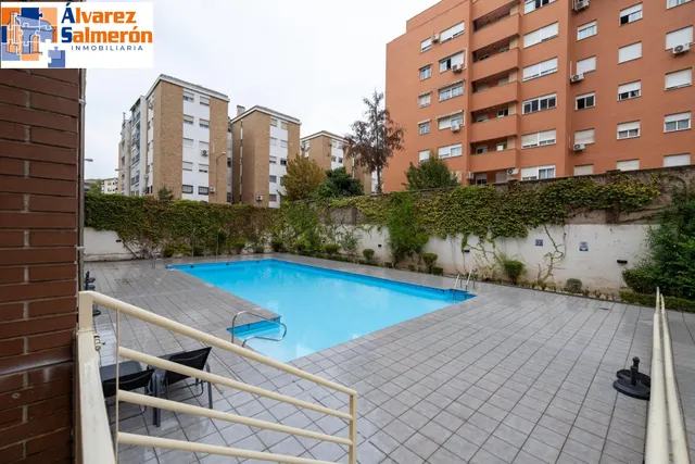 Piso de dos dormitorios en Sanders, en urbanización privada con piscina, pistas de padel, plaza de garaje y trastero — 24