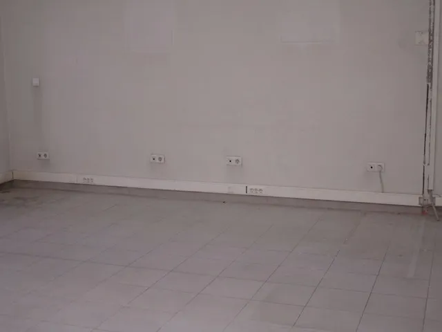 Urbis te ofrece un local en alquiler en zona Chinchibarra, Salamanca. — 16