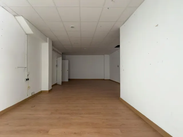 Local comercial junto a San Lázaro y Caleta — 8