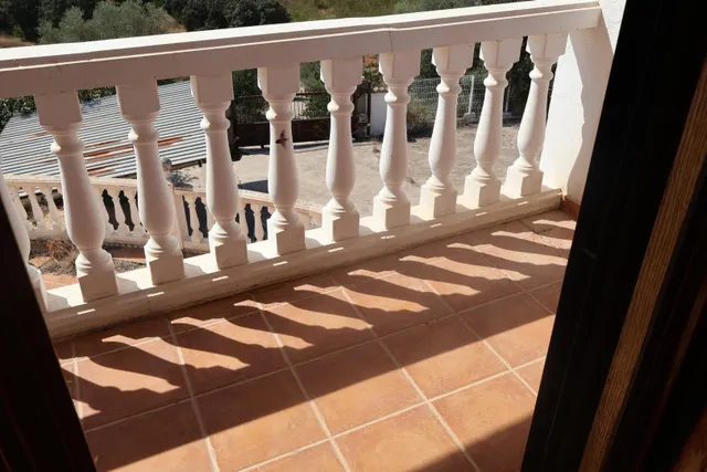 MASIA VALLADA CON PISCINA, ZONA PARA CABALLOS Y MAS DE 2 HECTAREAS DE TERRENO — 17