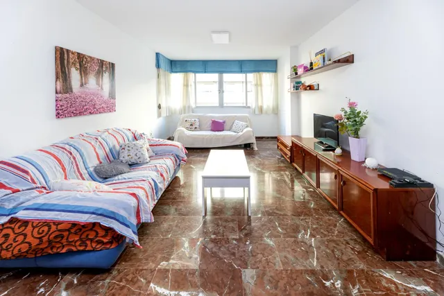 Amplio piso de 4 dormitorios en la prestigiosa urbanización Jardín de la Reina. Garaje y trastero — 7
