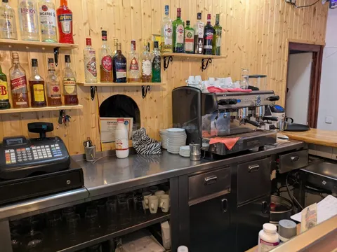Traspaso bar en barrio muy popular de Cerdanyola