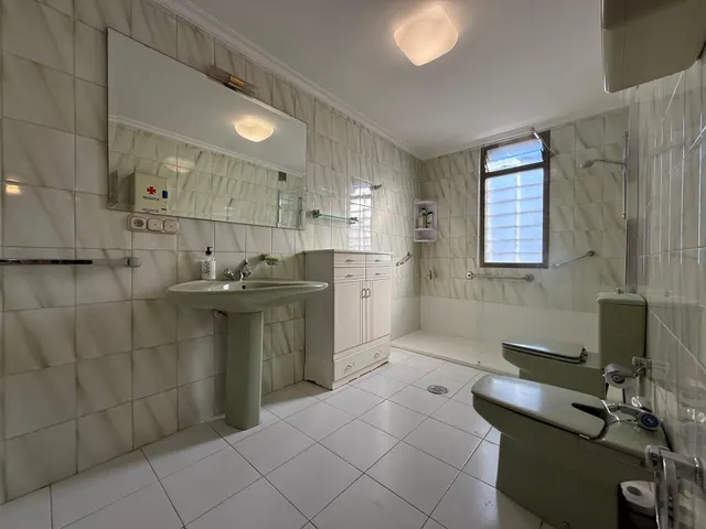 ESPACIO, LUZ NATURAL Y TODO EL POTENCIAL EN PLENO CENTRO. — 23
