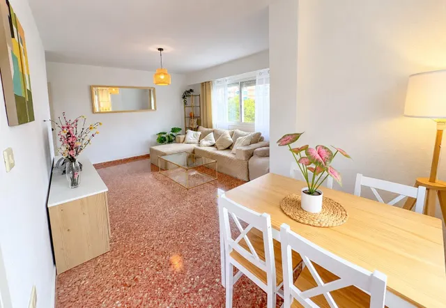 Piso reformado de 4 habitaciones y 2 baños en Malilla — 15