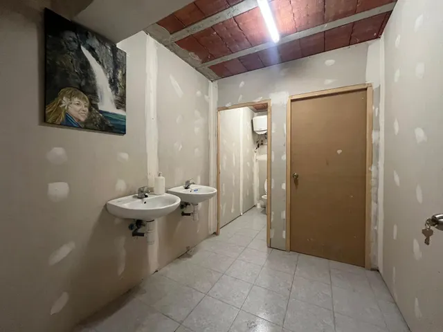 Oportunidad Local de 132m2 en Set Camins por 108.000€. — 9