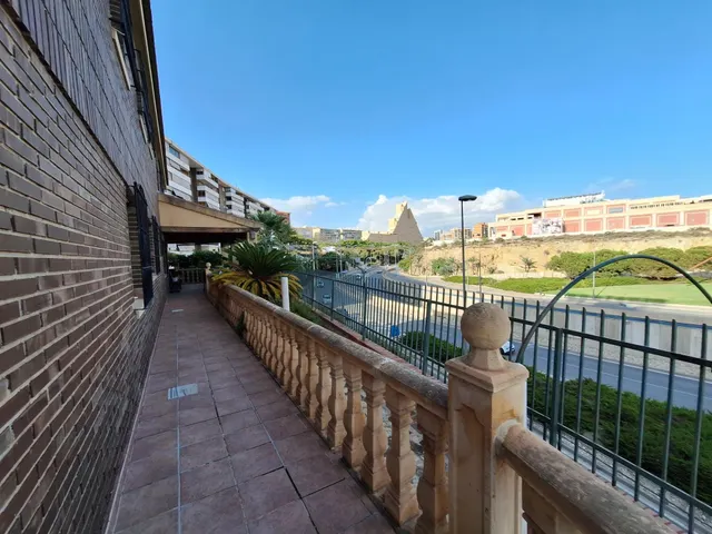 Imponente Chalet en Garbinet, Alicante - Oportunidad Única — 10