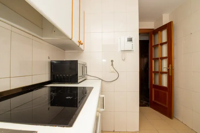 SE ALQUILA FANTÁSTICO PISO JUNTO A SAN JERÓNIMO — 13
