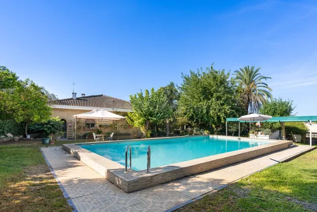 Chalet y parcela segregable en Palomares del Río — 4