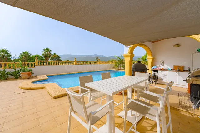 Villa Rosa. Amplia villa con vistas panorámicas en venta en  - foto 5