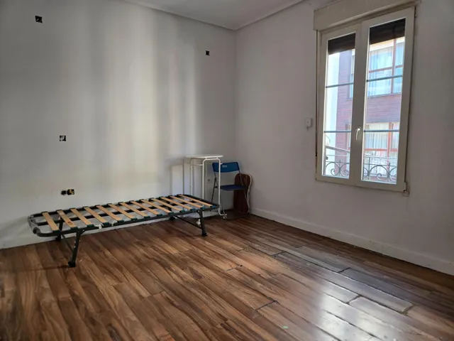 Buen piso en la calle Cortes — 10