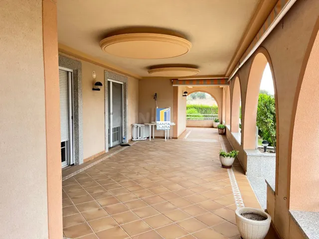 CHALET EN VENTA CON 5 DORMITORIOS, PISCINA, CANCHA DE TENIS  - foto 2