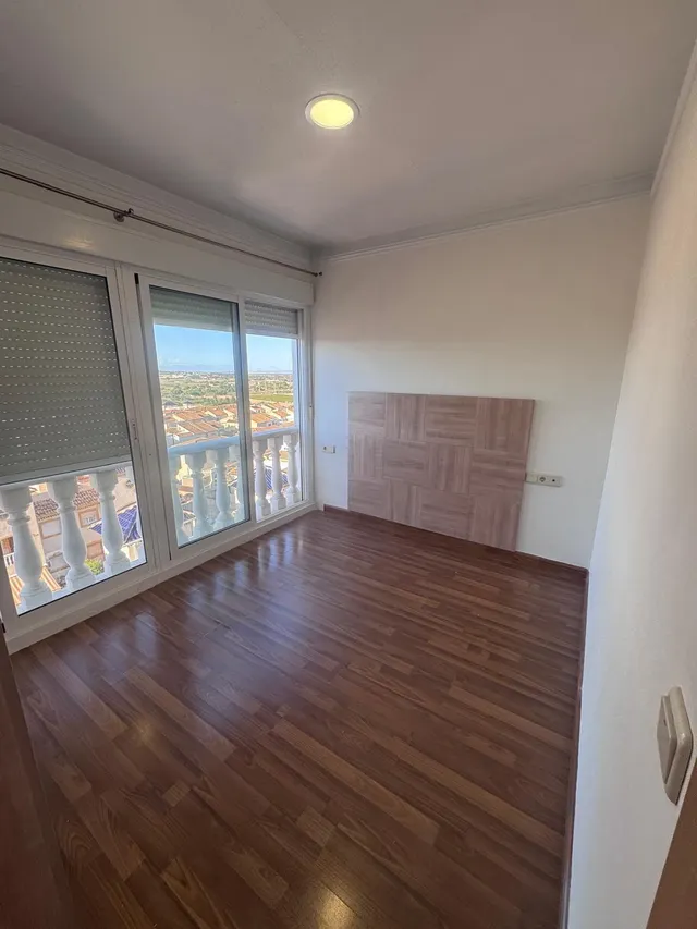 Apartamento de 4 dormitorios con gran terraza, piscina y potencial de alquiler en Guardamar del Segura — 8