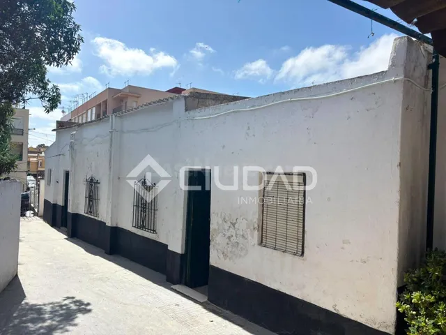 CASA PARA REFORMAR INTEGRAL JUNTO A LAS PILETAS
