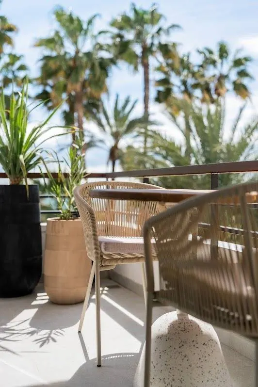 Exclusivo apartamento reformado a estrenar en primera línea de playa, con vistas al mar en el Puerto de Estepona — 22