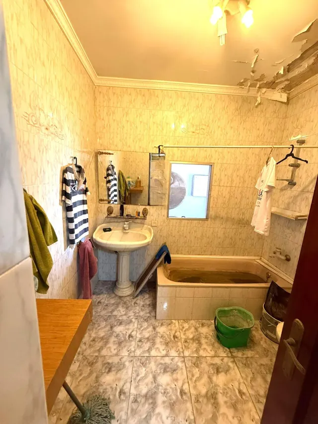 CASA DE 2 PLANTAS CON DOS LOCALES Y GRAN POTENCIAL EN BURGUI - foto 4