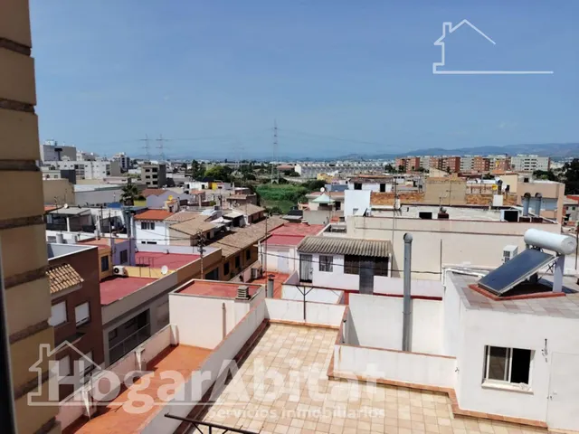 Gran amplitud, excelente luminosidad y precio atractivo en este piso con garaje — 42