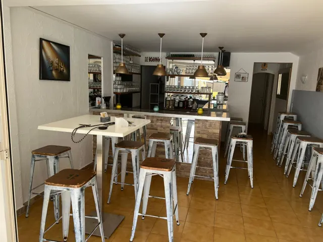 BAR CAFETERIA CON GRAN TERRAZA - foto 2