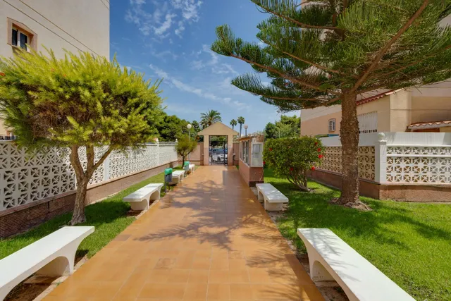 Apartamento de dos dormitorios en residencial con piscina comunitaria — 34