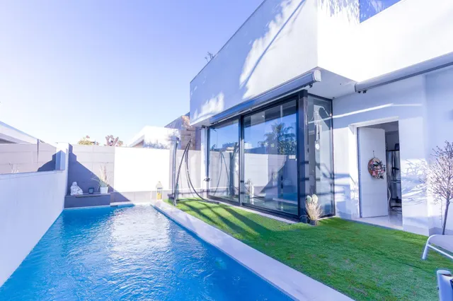 SE ALQUILA POR TEMPORADAS VILLA EN SANTIAGO DE LA RIBERA + PISCINA (SAN PEDRO DE PINATAR) — 11