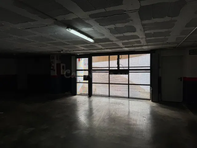 Plaza de parking en Santa Margarita – Cerrado, vigilado y co - foto 4
