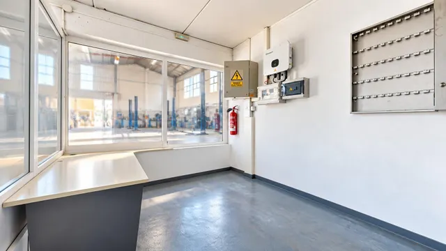 Nave junto a Mercadona en Aspe | Máxima visibilidad y potencial comercial — 10